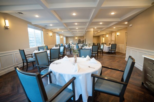 Dining Saratoga View Senior Living dining area with residents